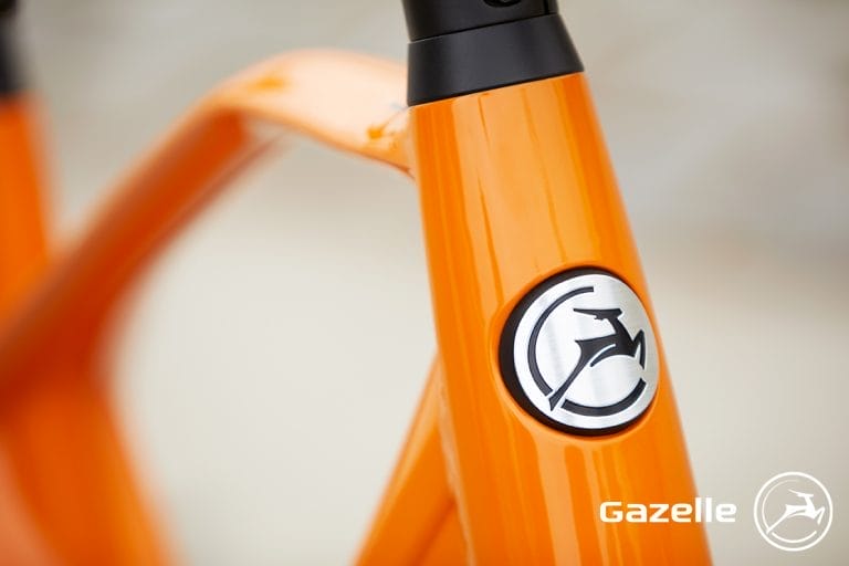 vélo gazelle de couleur orange