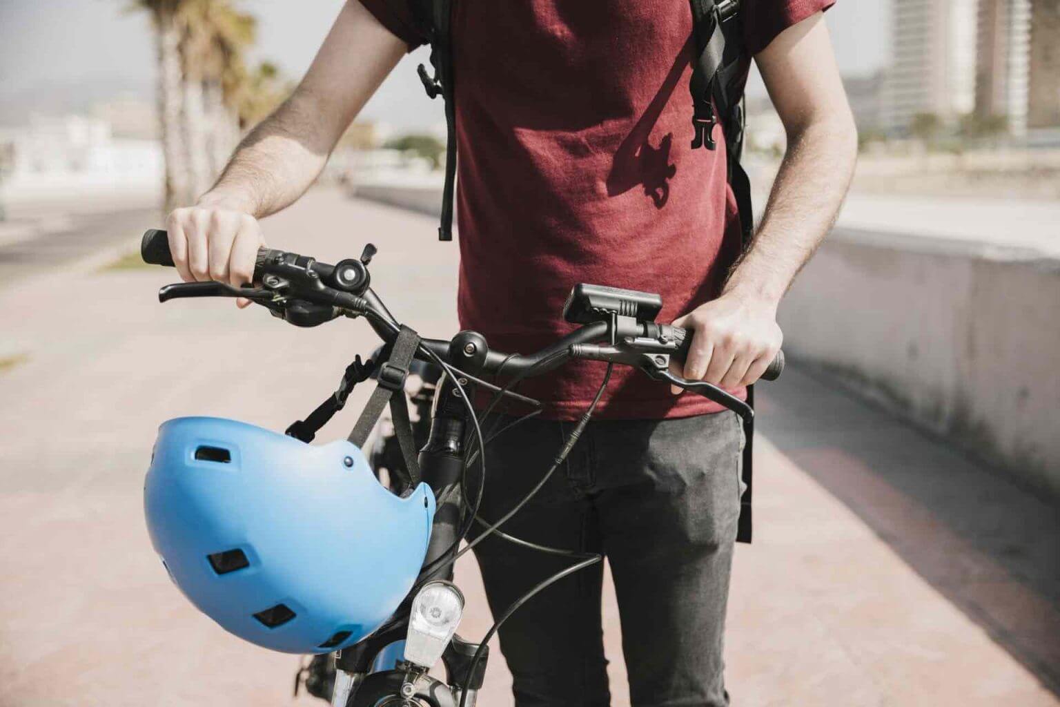 cycliste et casque vue de face