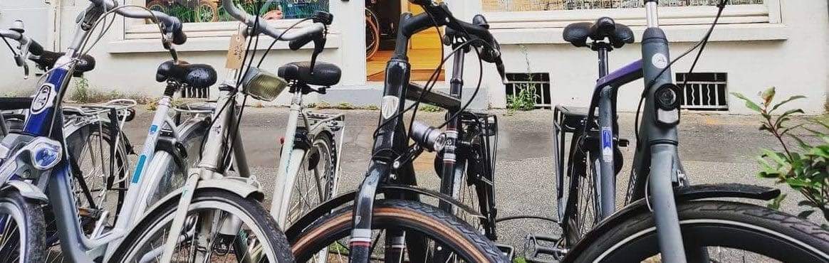 IMG_2309 vélos devant magasin